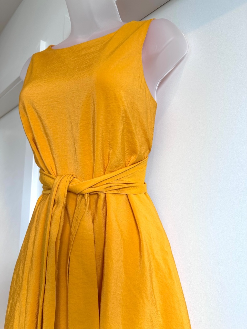 Bright golden yellow tie-front dress - Picture 4 of 8